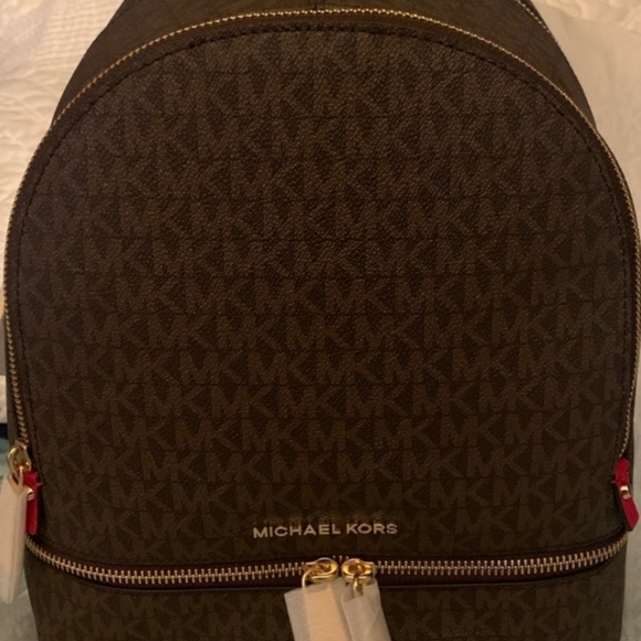 Michael Kors Rhea Zip backpack - Picture 4 of 14